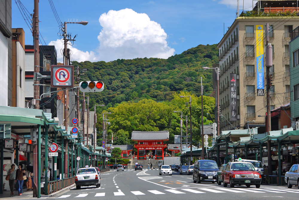Yasaka shrine, from photo53.com